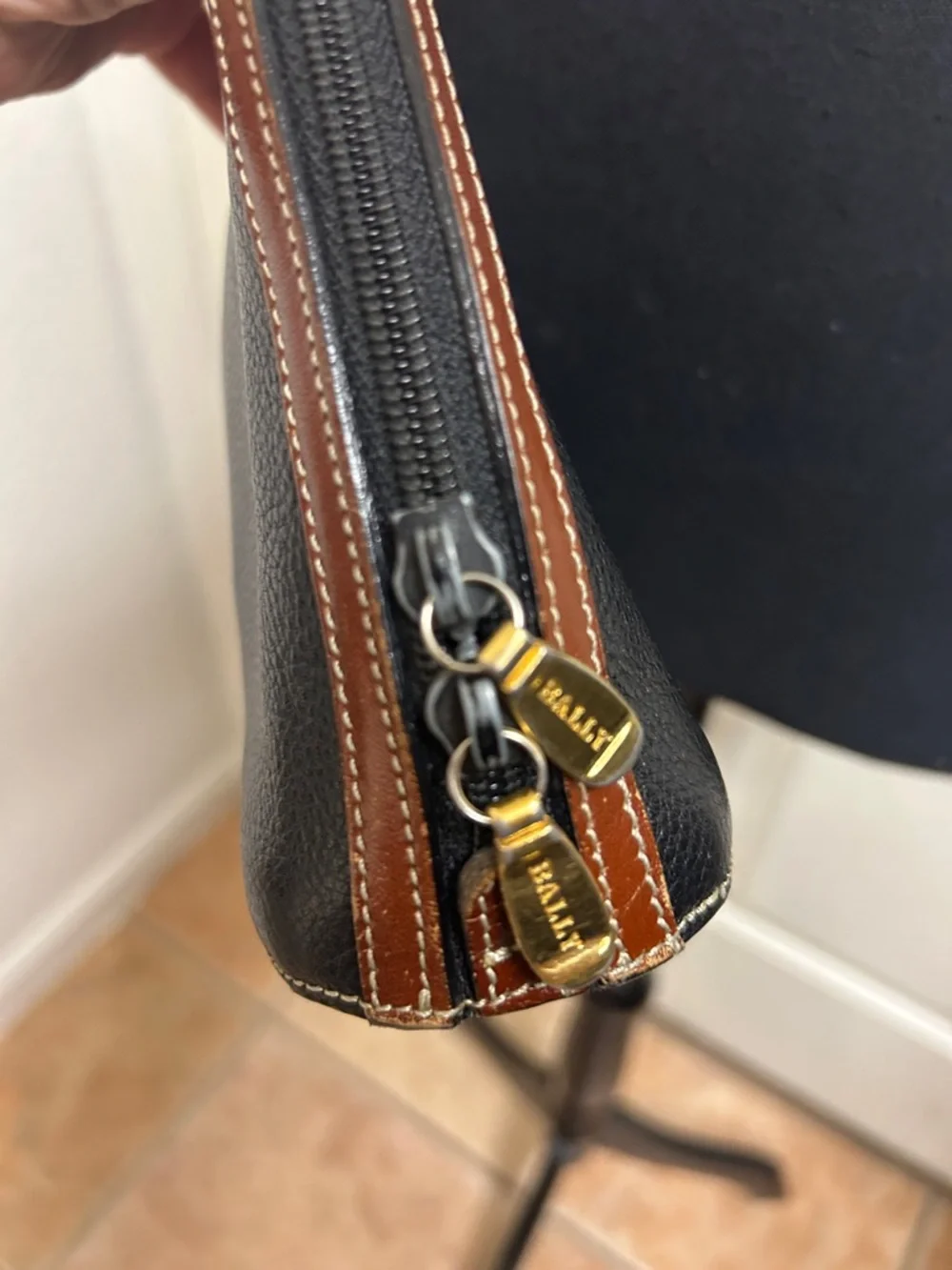 Bally vintage-style crossbody bag in pebble leather shoulder bag.